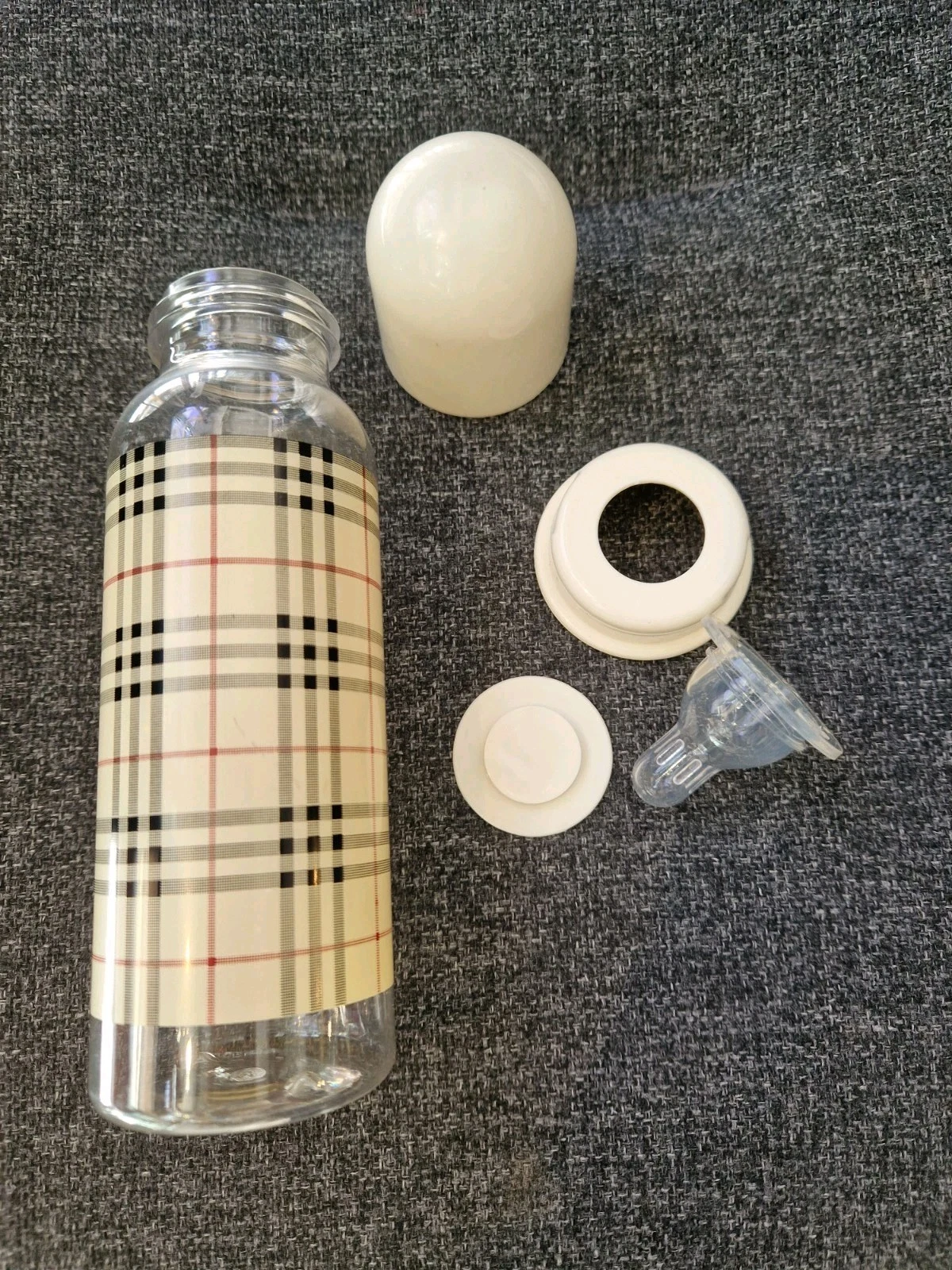 Burberry Bottle 👶🤱🍼 Burberry Baby Bootle New / New Condition