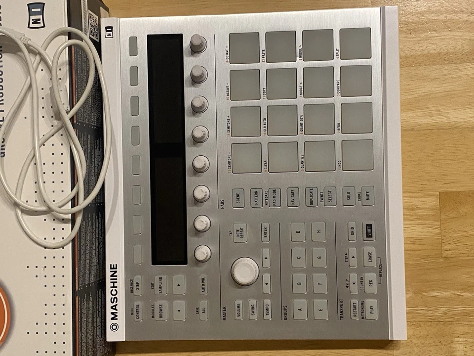 Native Instruments Maschine MK2 White – kaum benutzt, wie neu (USB) inkl. Tasche