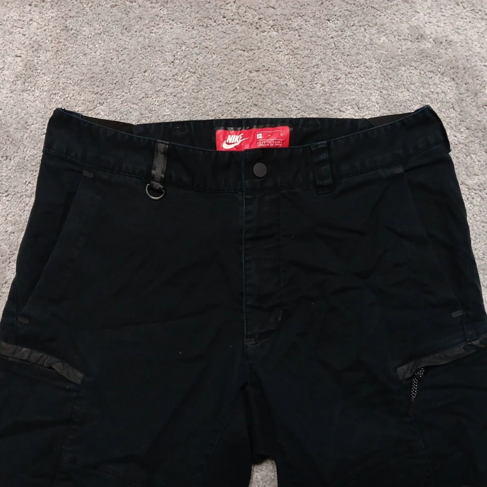 Nike Tech Woven Bonded Cargo Pants Men's Size 32 Black Tapered 861526-010 - Image 3 of 4