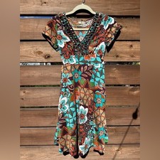 Vintage Retro Criss Cross Floral V-Neck Dress – Timeless & Feminine
