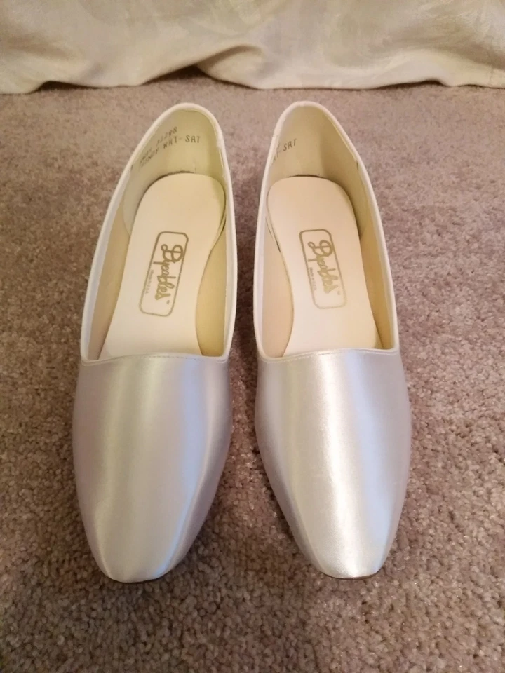 Zapatos de novia vintage teñibles de moda blancos satinados talla 8,5 AA NUEVOS EN CAJA Foto 3 de 4
