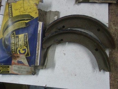 AUSTIN A40 1947-49 NEW GIRLING FRONT  BRAKE SHOES x 2