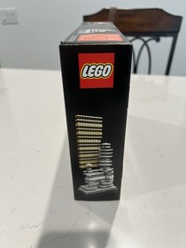 LEGO Architecture Solomon R. Guggenheim Museum 21004 208 Pieces Boxed