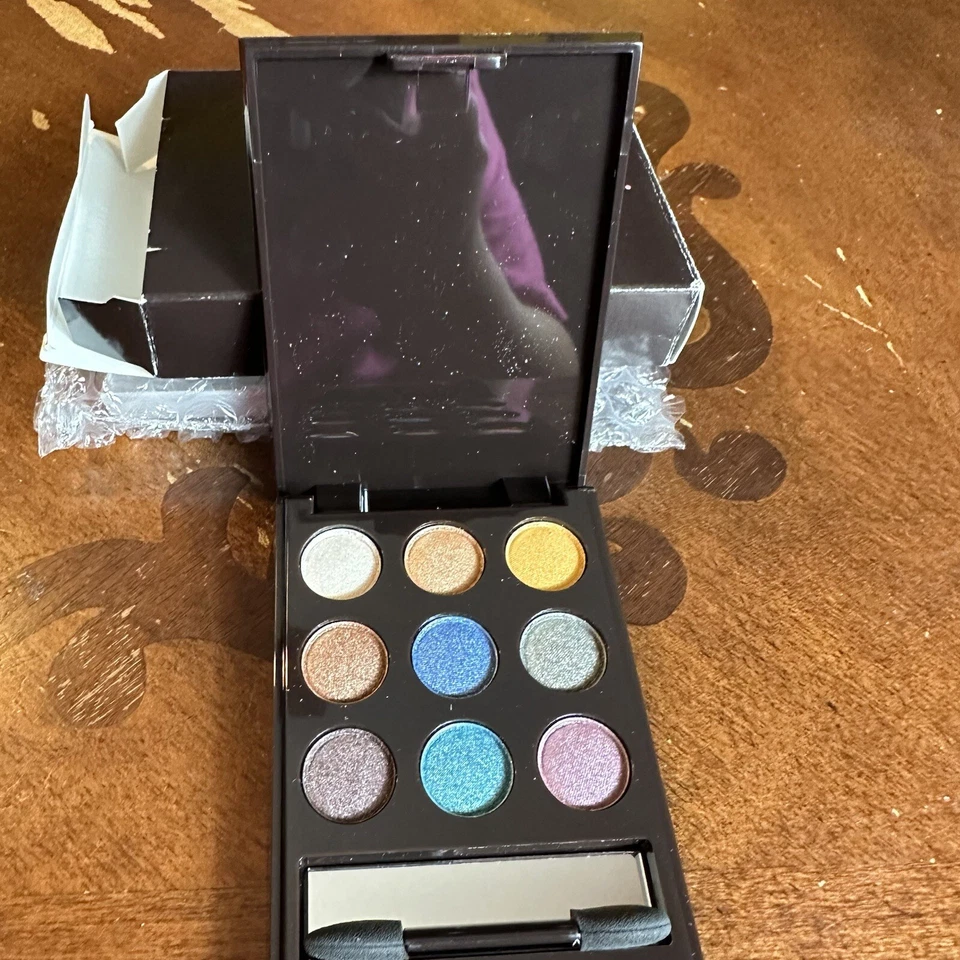 Avon Mark On The Dot Eye Color Compact Makeup Palette Shimmer - Image 3 of 4