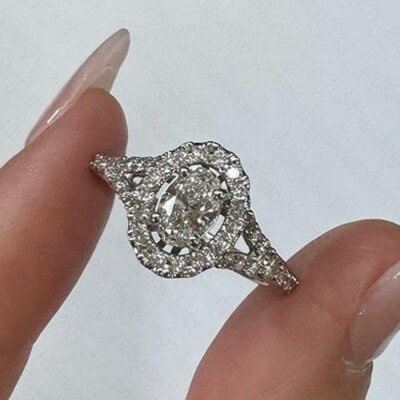 1,6 kt ovaler Moissanit 4 Krappen geteilter Schaft Verlobungsring 14 K Weißgold plattiert