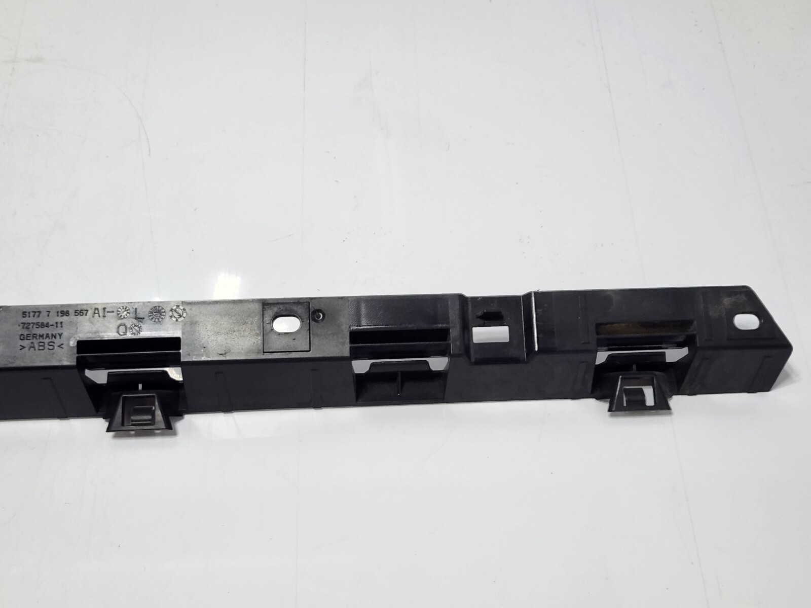 ✅ 10-14 OEM Rolls-Royce Ghost RR4 Front Left Driver Side Rocker Panel Bracket