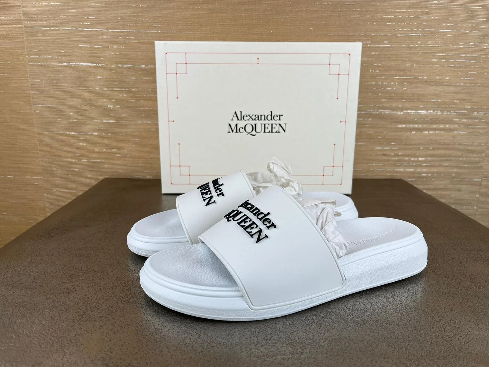Alexander McQueen diapositive logo bianco nuovo con scatola 42 5