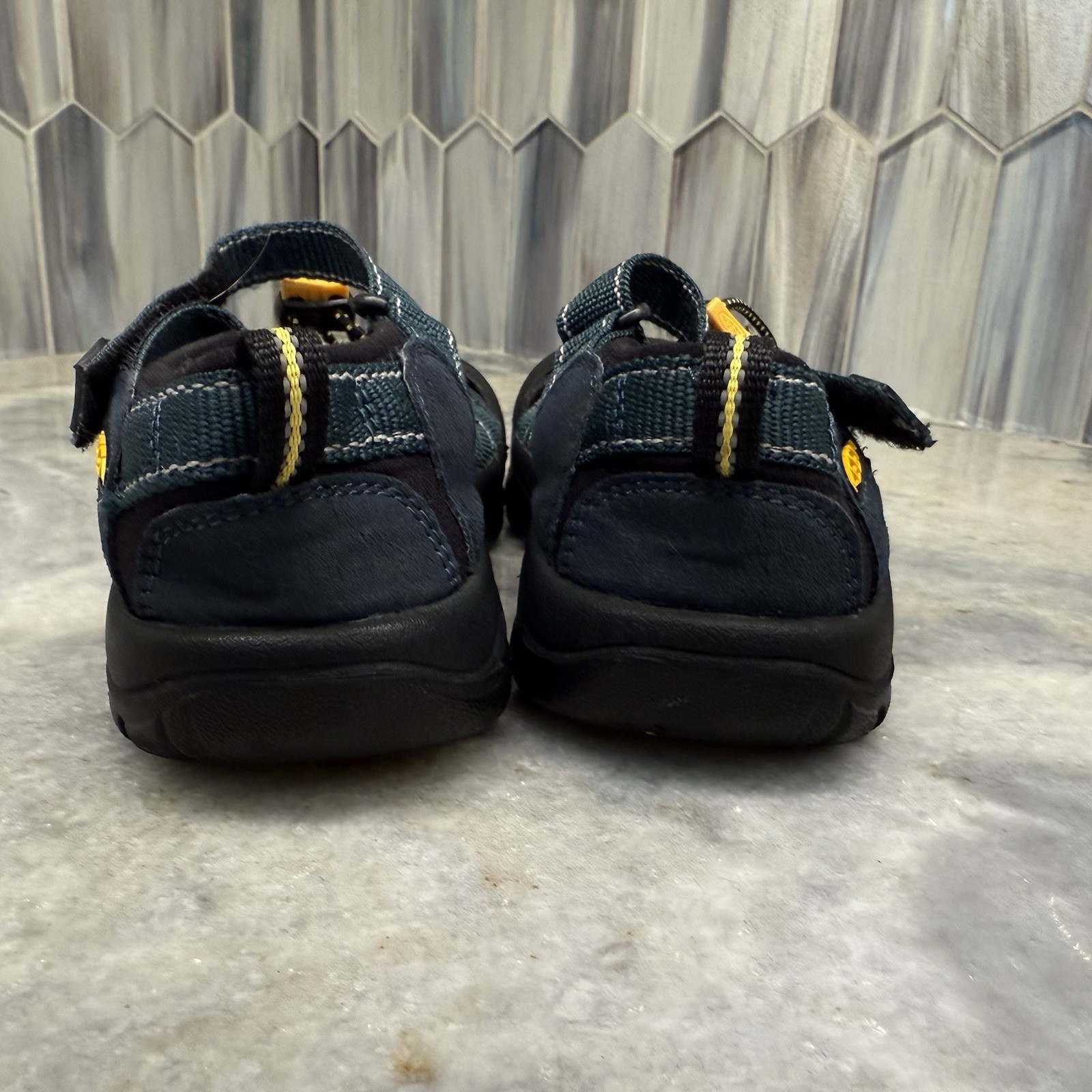 Sandali Keen verde scuro nylon cinturino regolabile sport escursionismo giovani taglia 13