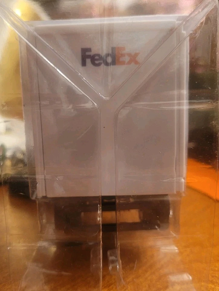 Long Haul Trucker Kenworth W900 1:43 scale FEDEX graphics Applied - Image 4 of 4