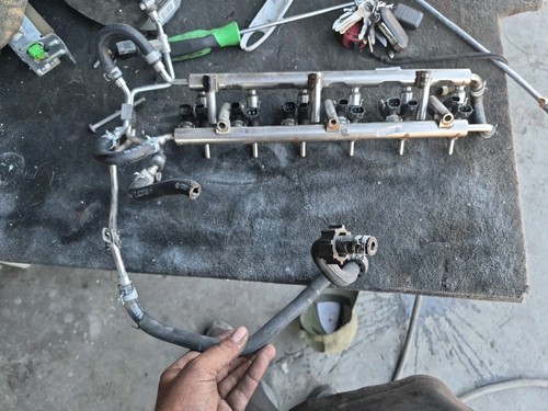 Bentley Flying Spur Fuel injector P/N 07P133315E Photo - $1,000