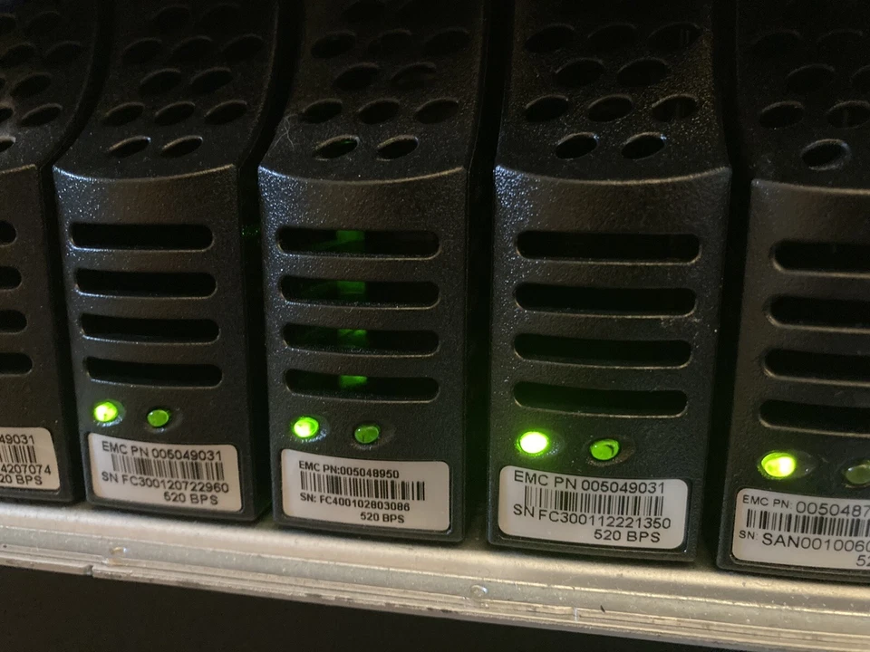 15 Pack 005049031 005048950 EMC 300GB 15K FC 4G 64MB 3.5" Hard Drive 0B24476 LOT - Image 3 of 4