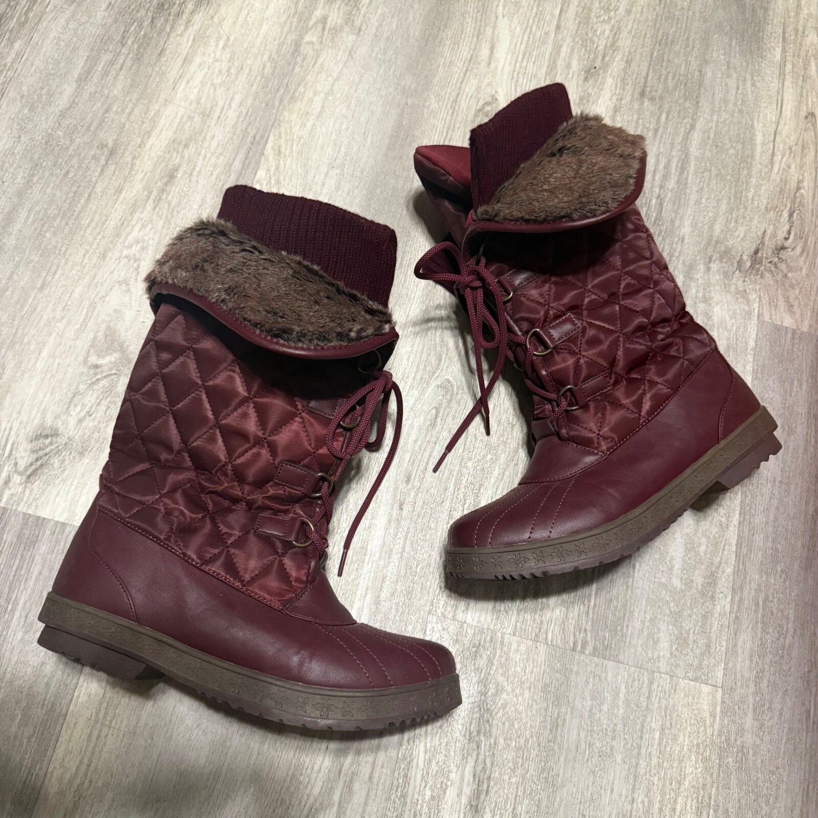 Women's maroon snow boots size 9 stylish and warm winter footwear-image