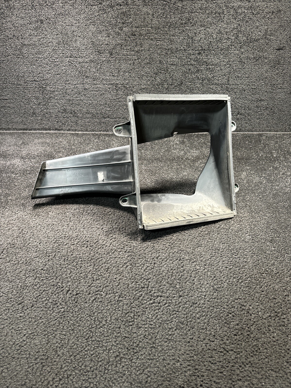 2014 Maserati Quattroporte Front Right Side Intercooler Air Duct OEM 670002898