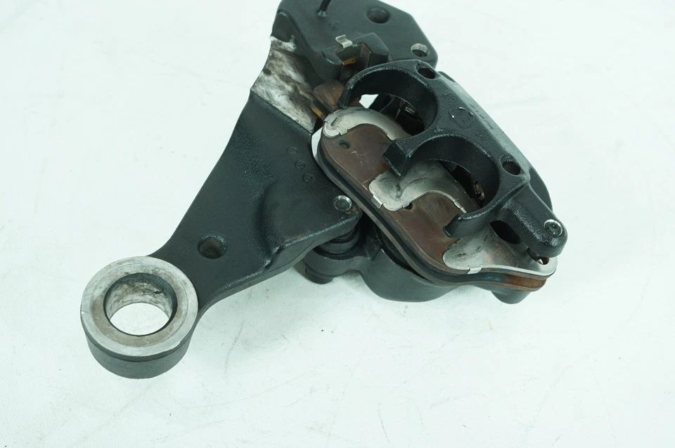 04 Harley Softail FLSTFI Fat Boy OEM Rear Back Brake Caliper & Bracket 42895-08A Foto 4 de 4