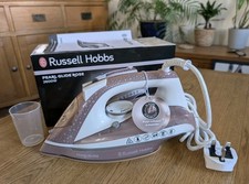 NEW Russell Hobbs Steam Iron 2600W Pearl Glide Rose Pearl Infused Ceramic plate