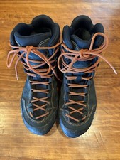 Salewa Men s Mountain Trainer Mid GTX Size 9 Asphalt/Fluo Orange