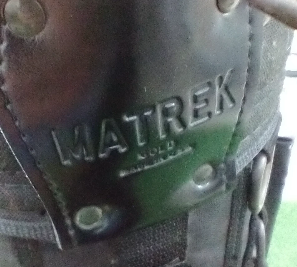 BOLSA DE PALOS DE GOLF MATREX DORADA LIGERA TAMAÑO COMPLETO 4 VÍAS TONELADAS DE ALMACENAMIENTO CUBIERTA DE LLUVIA Foto 2 de 4