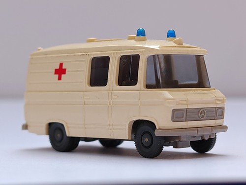 WIKING MB L 406 Rettungswagen creme 1976 - 1978 1:87 - Foto 2 di 8