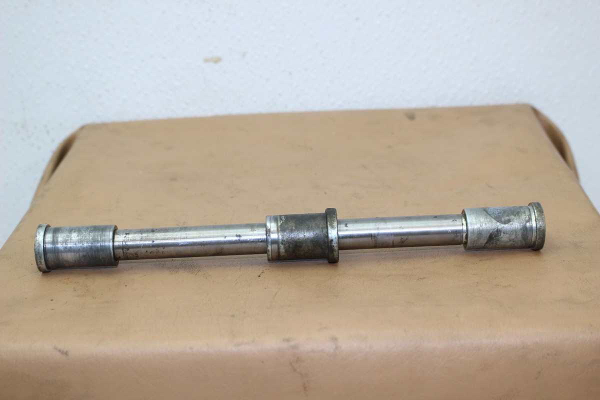 1987 KAWASAKI NINJA ZX750 (#299) FRONT AXLE FRONT WHEEL RIM