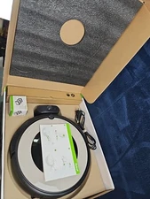 iRobot Roomba e5 e5176 WiFi Robotic Vacuum In Box