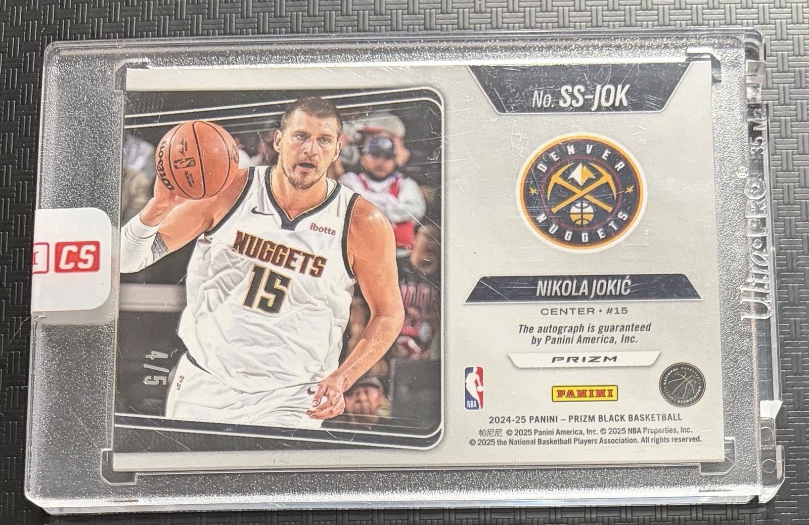 2024-25 Panini Prizm Black Nikola Jokic Sensational Auto Gold Vinyl 4/5 view 2