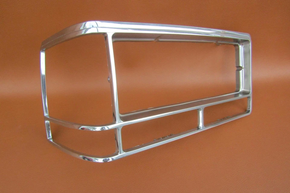 Cadillac Seville 1980-1985 bonito original GM RH pasajero faro bisel # 1628784 Foto 2 de 4