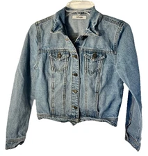 Refuse Woman’s Denim Jacket Sz Sml  4 Pockets Med Blue Rivet Button Close
