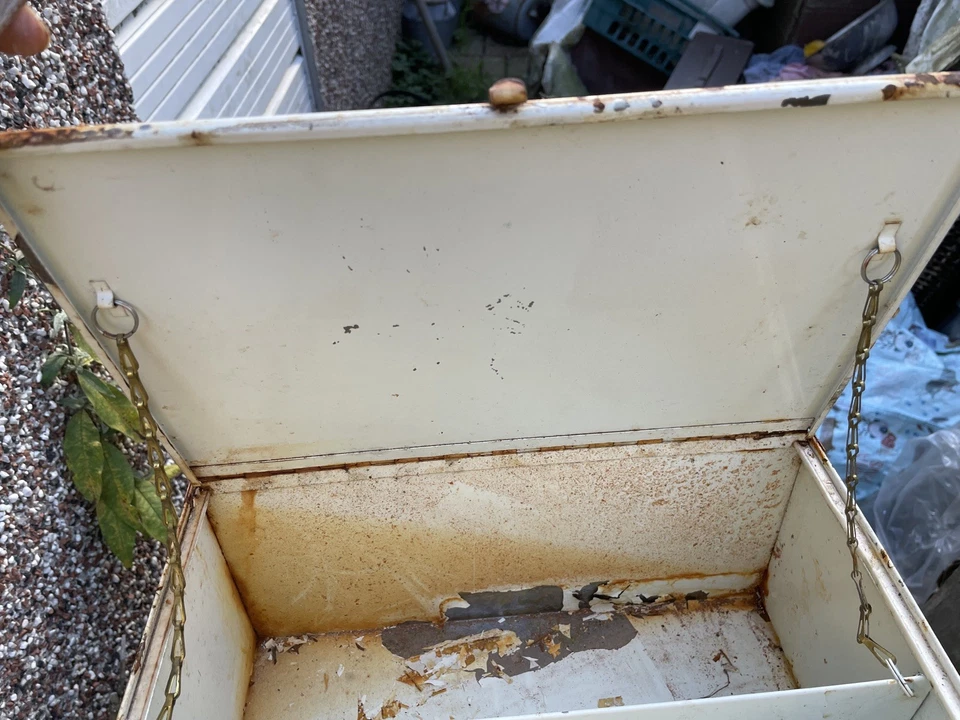 Vintage Metal Tool Box Size 12”x9”x6” small - Image 2 of 4