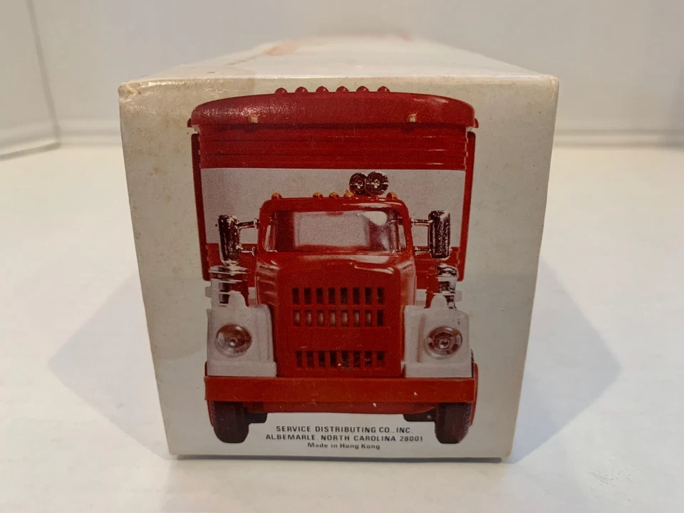 *** RARE *** SERVICE - HESS box truck with barrels - Imagem 3 de 4