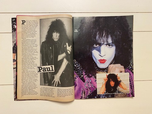 Dec. 1992 Vol. 14 No. 3 THE COMPLETE HISTORY KISS Teen Stars Photo Album - Picture 3 of 9