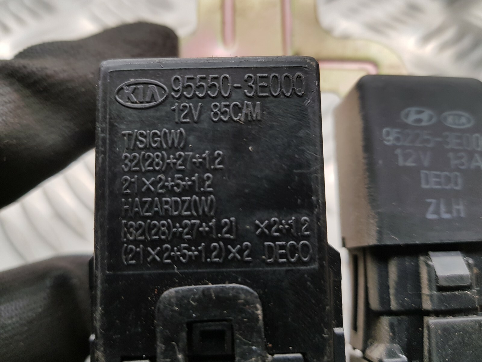 B60 Kia Sorento Turn signal Flasher Module Relays 955503E000 95225