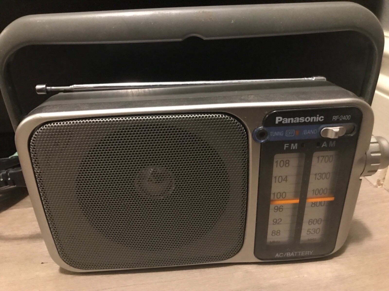 PANASONIC RF-2400 AM/FM AC/DC Portable Radio W/ Antenna 4