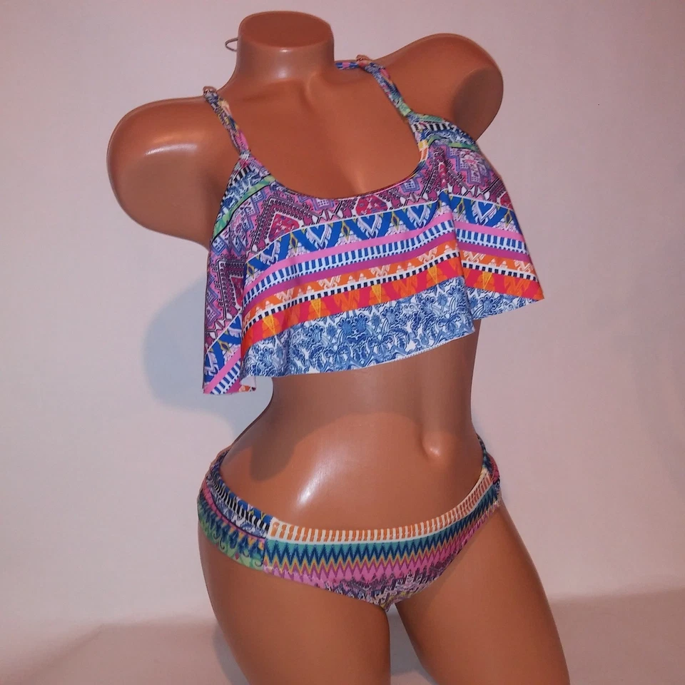 Bikini de natación Jessica Simpson pequeño superior e inferior colorido geo volantes tiras Foto 2 de 4