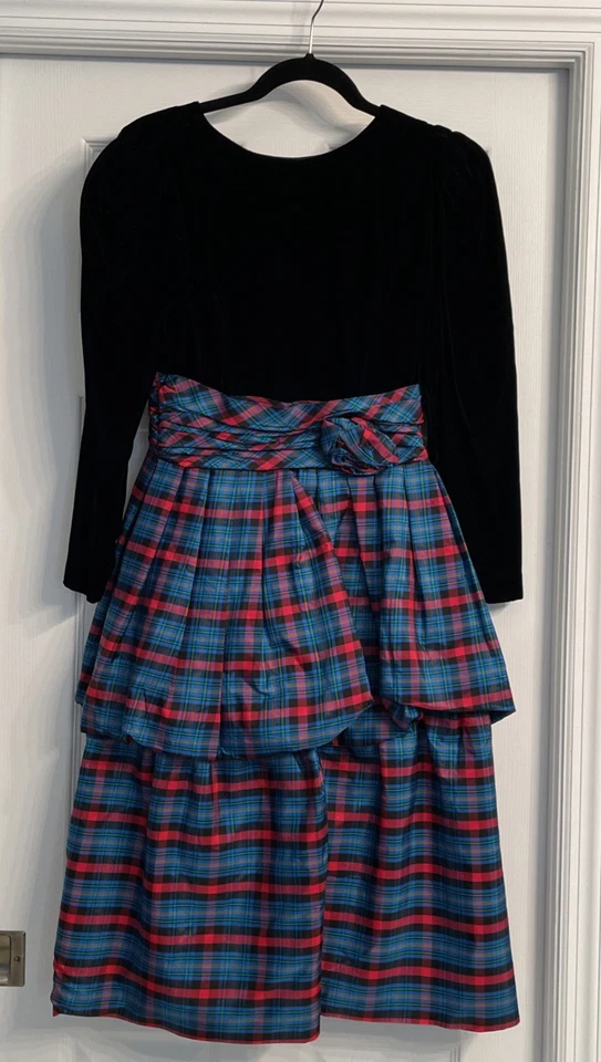 Vestido de Navidad Vintage 1980 Terciopelo Tafetán Tartán Cuadros Vacaciones Rojo Verde Negro Foto 2 de 4