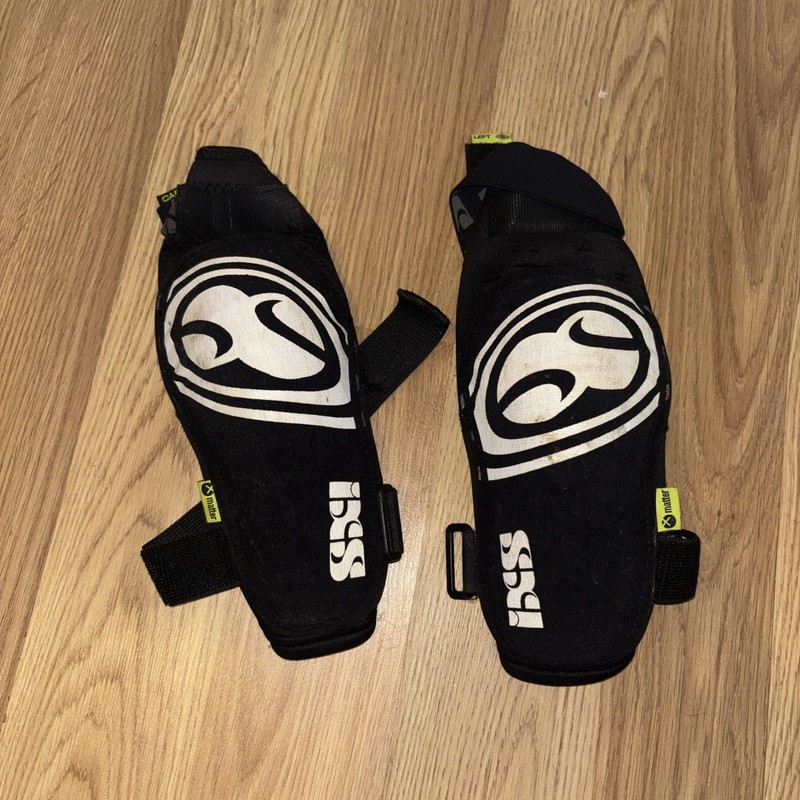 IXS Carve Elbow Pads Guards Adult Medium Black