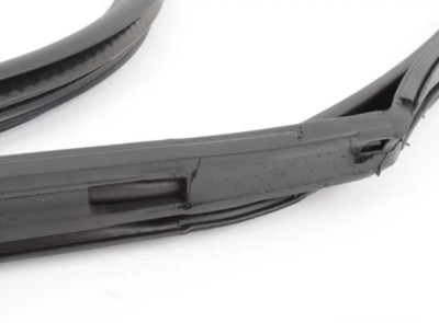 NEW OEM MINI CLUBMAN R55 FRONT LEFT DOOR SEAL 7167217 51767167217  