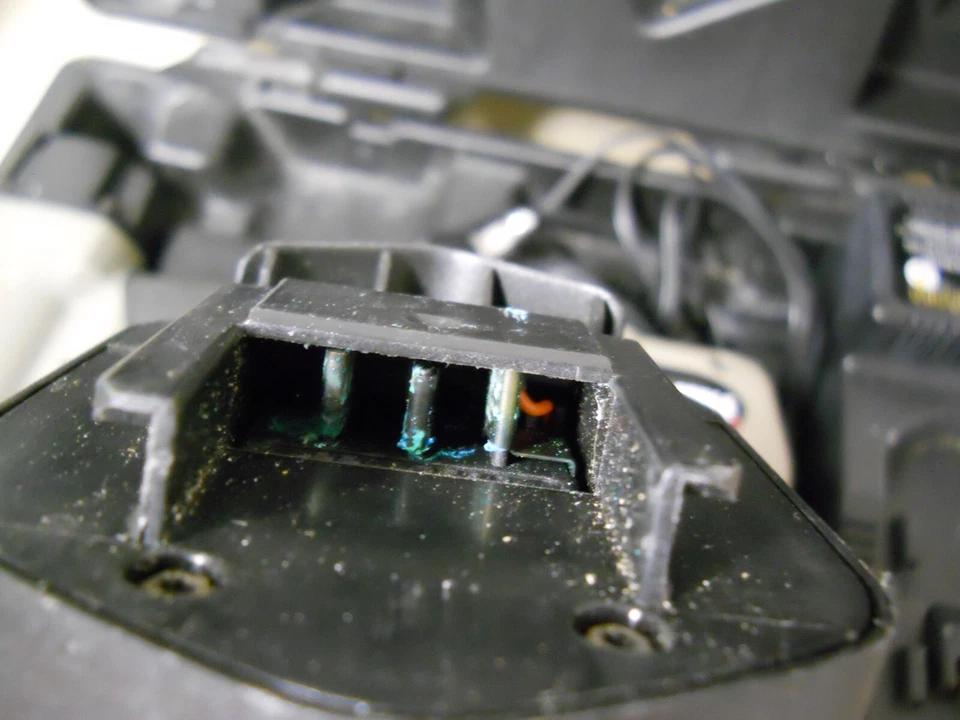 Porter Cable 无绳 Brad Nailer 套装 12V 充电器及电池 气动 BN200V12 — 第 4/4 张图片