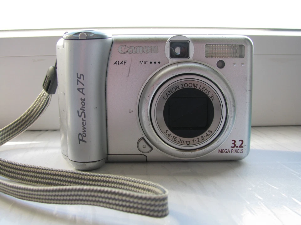 Canon Silver PowerShot A75 3.2MP Digital Camera + Memory Card TESTED & WORKS! - Image 3 of 4