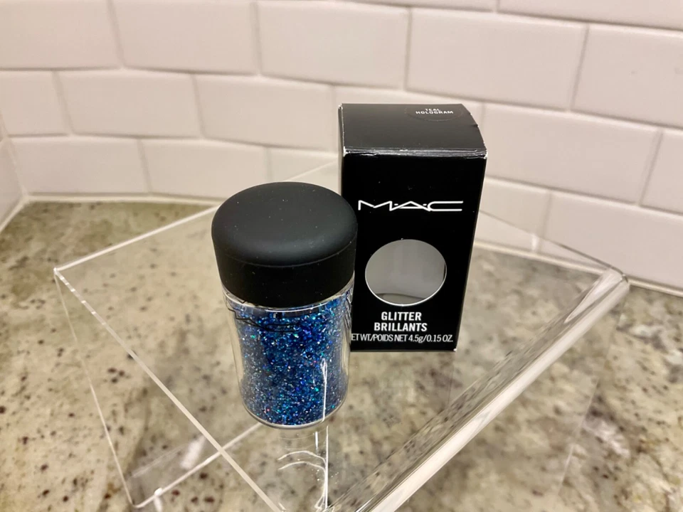 Pigmentos MAC y brillantes brillantes de tono fresco Foto 4 de 4