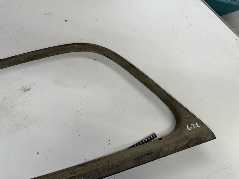 Chevy 1940 cupé puerta ventana adorno moldura original GM lado del pasajero Foto 2 de 4