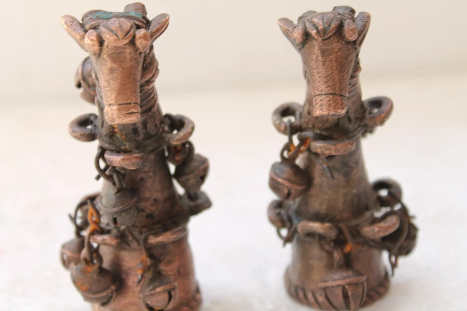 Gorra de cuerno vintage de bronce con cara de vaca de 2 piezas talla grande grabada con campanas NH4482 Foto 3 de 4