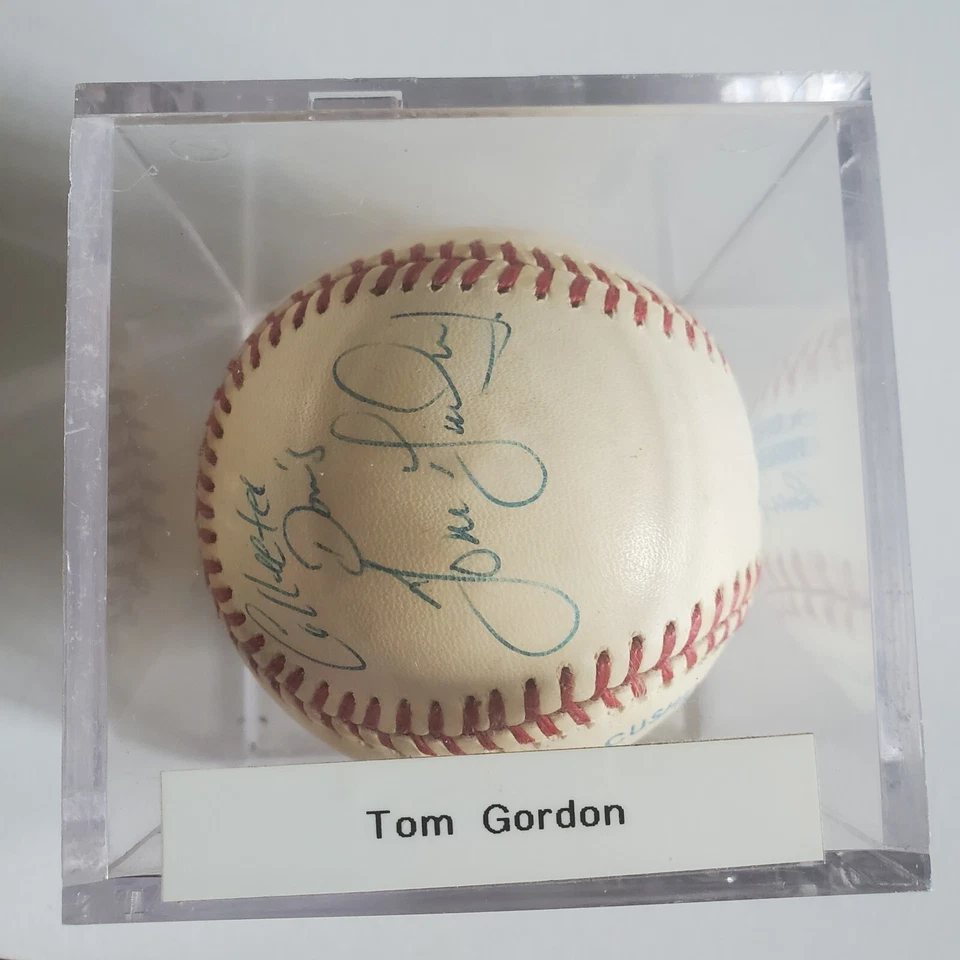 Bola de beisebol autografada por Tom Gordon A.L. Bobby Brown Pres. - Imagem 3 de 3