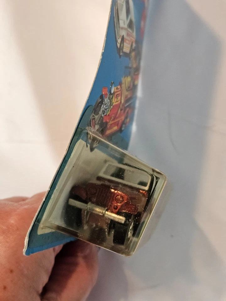 Paquete blister tarjeta azul Hot Wheels Blackwall marrón Jeep CJ-7 3259 sin perforar Foto 3 de 4