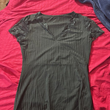 Women s Green Solid V-Neck Lace Trim Short Sl...