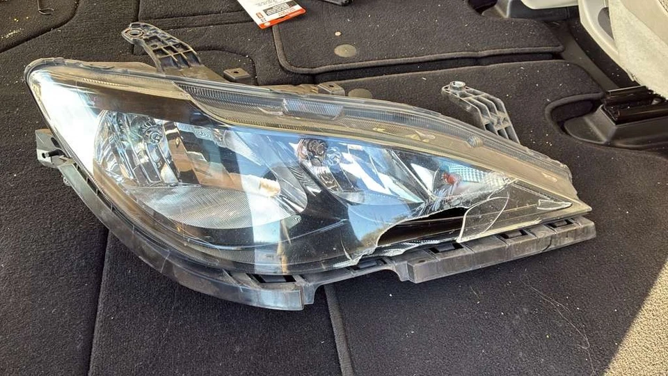 Conjunto de faros halógenos derechos OEM Mopar Chrysler Voyager 2017-2025 68228944AD Foto 2 de 4