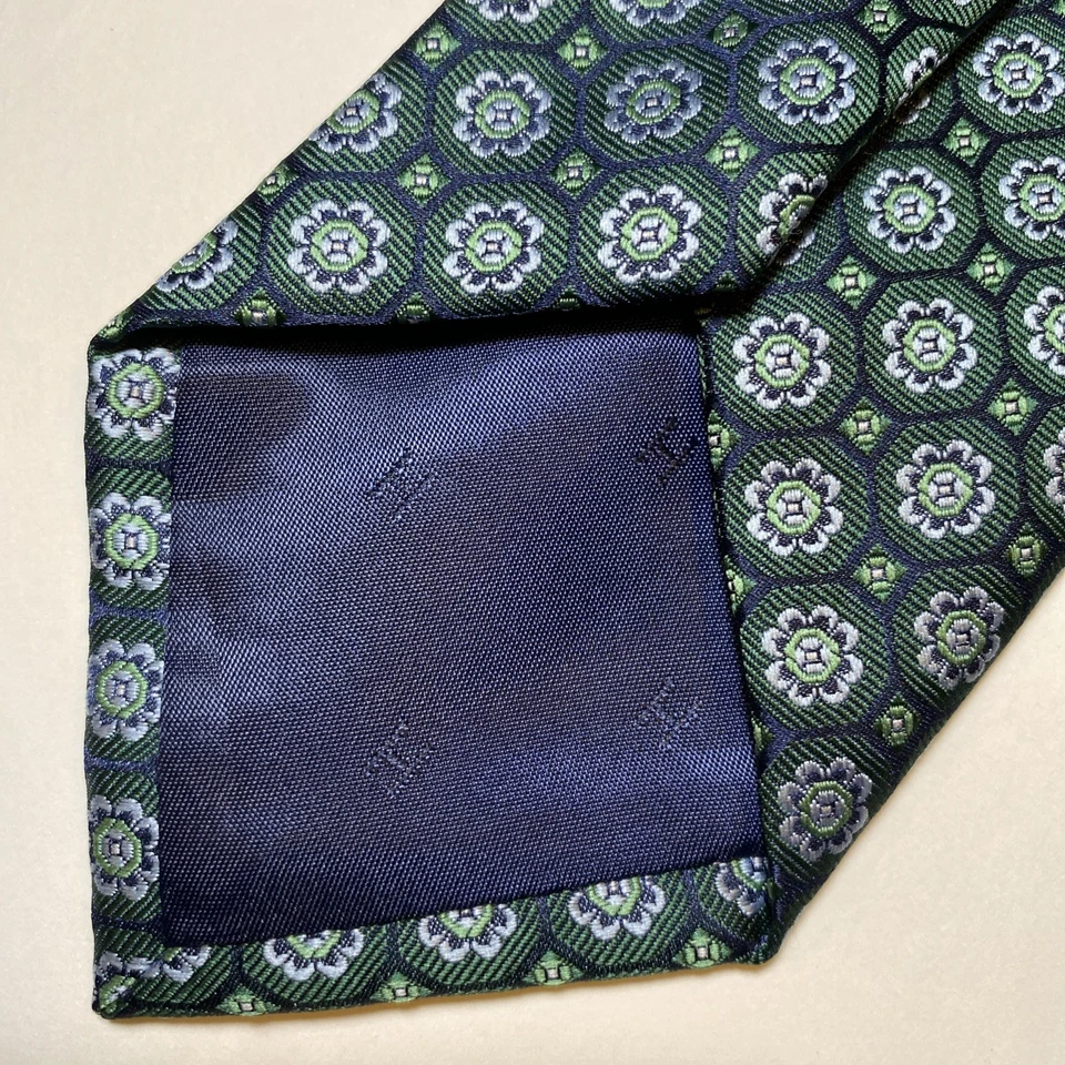 TOMMY HILFIGER 经典领带绿色海军蓝图案奖章花卉 3.25 英寸 — 第 3/4 张图片