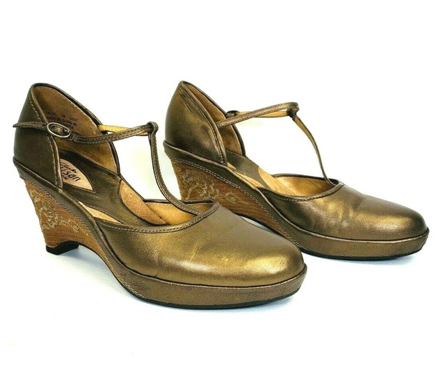 clarks t strap shoes