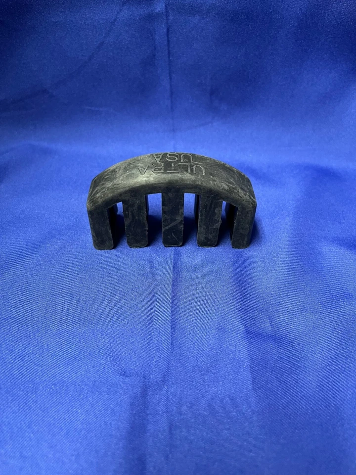 Cello Wire Performance Mute by Glaesel GL3802 and Ultra Cello Practice Mute - Image 3 of 4