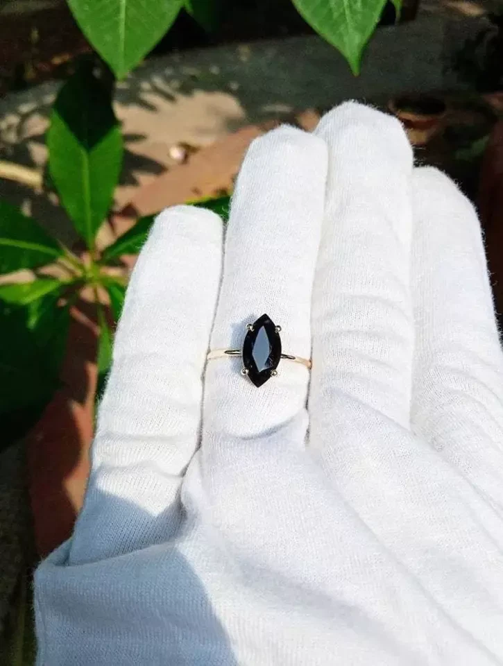 Anillo solitario de plata 925 hecho a mano con forma de marquesa de ónix negro Foto 2 de 3