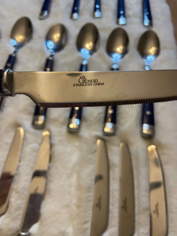 Cubiertos de porcelana inoxidable Gibson, mango azul cobalto, 19 piezas Foto 2 de 2